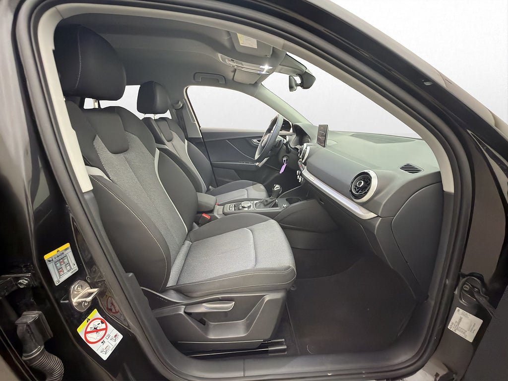 Vehicle Image 25