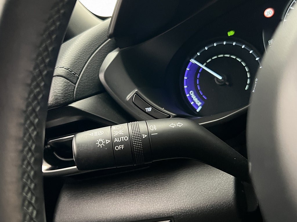 Vehicle Image 25