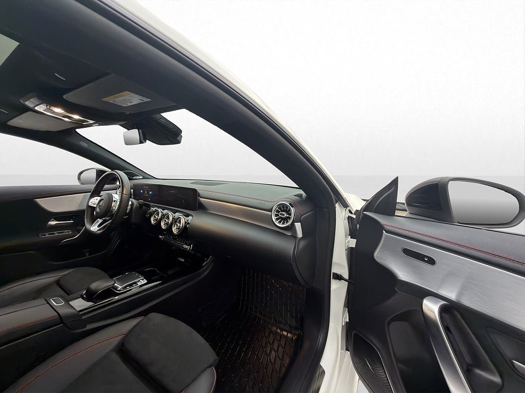 Vehicle Image 33