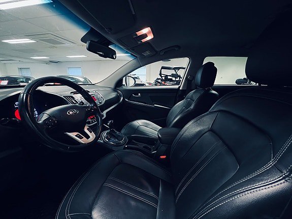 Vehicle Image 9