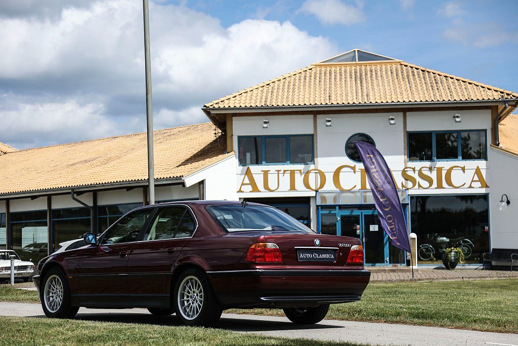 Vehicle Image 8
