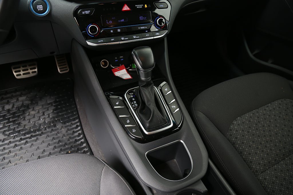 Vehicle Image 25