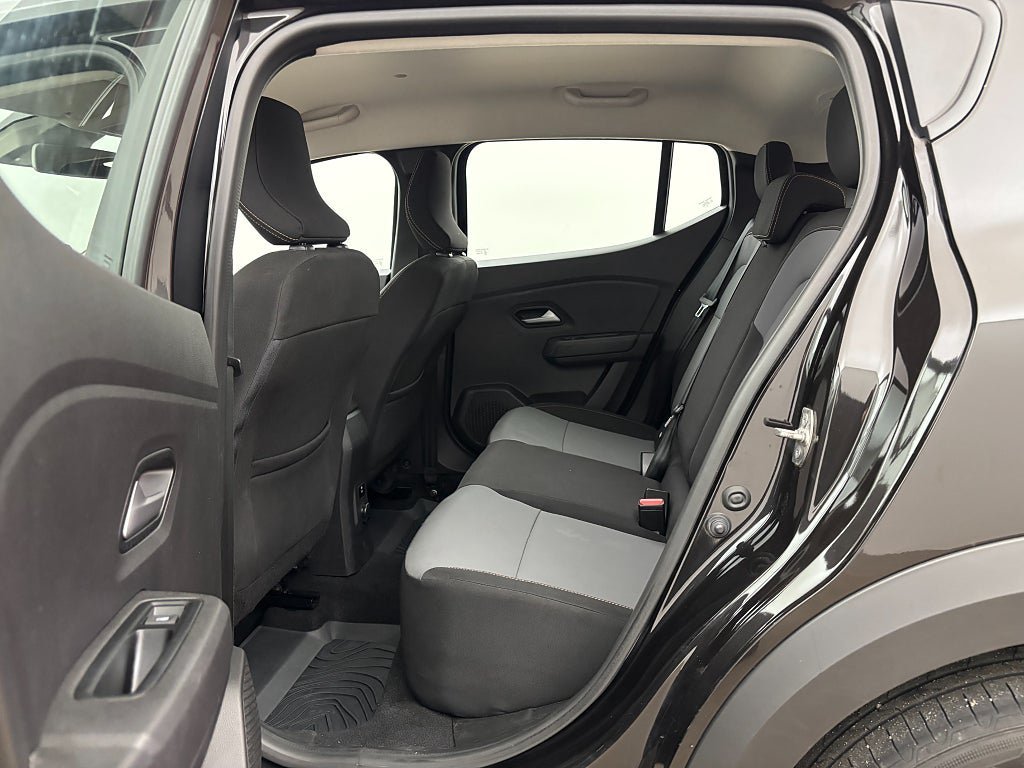 Vehicle Image 15