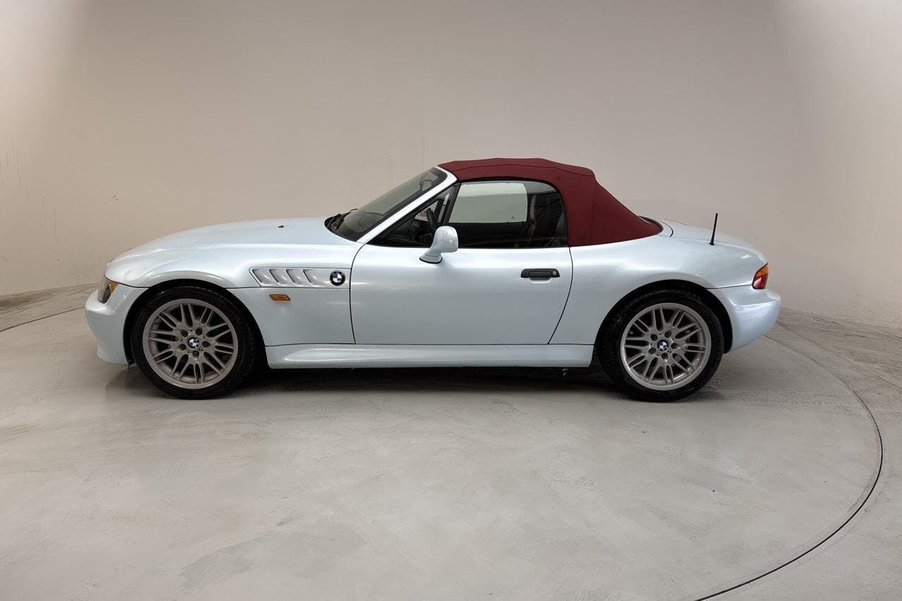 Vehicle Image 6