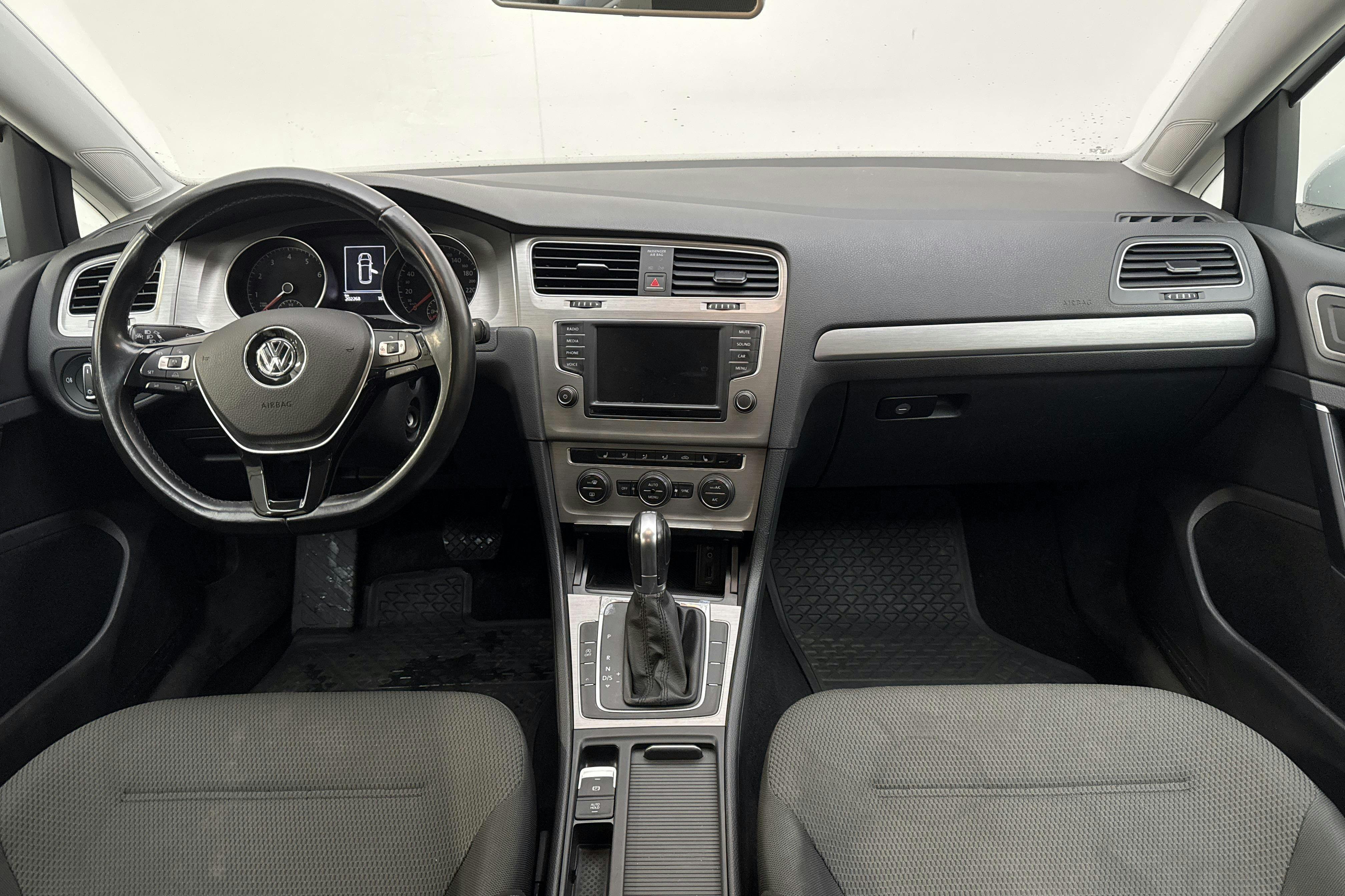 Vehicle Image 6