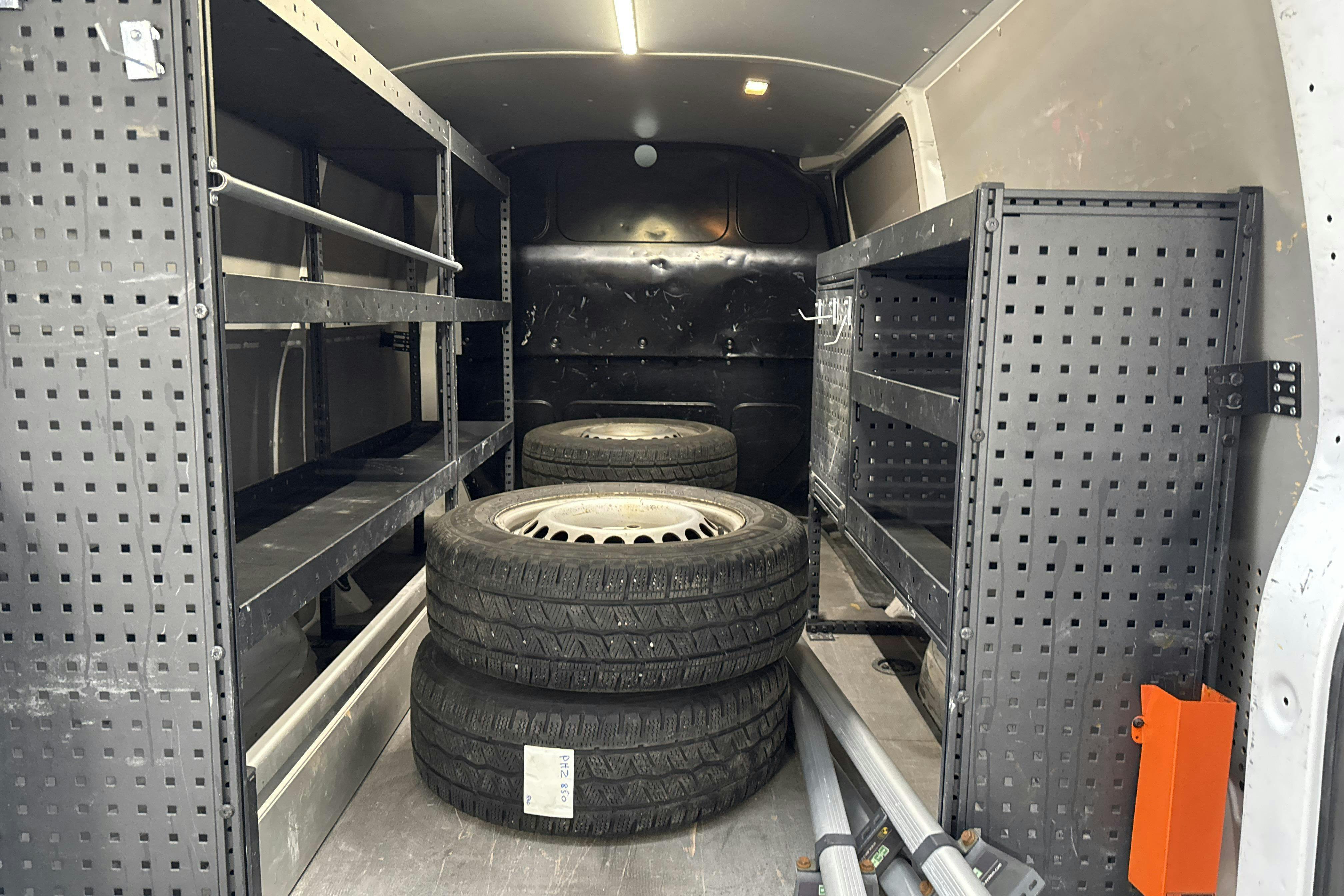 Vehicle Image 8