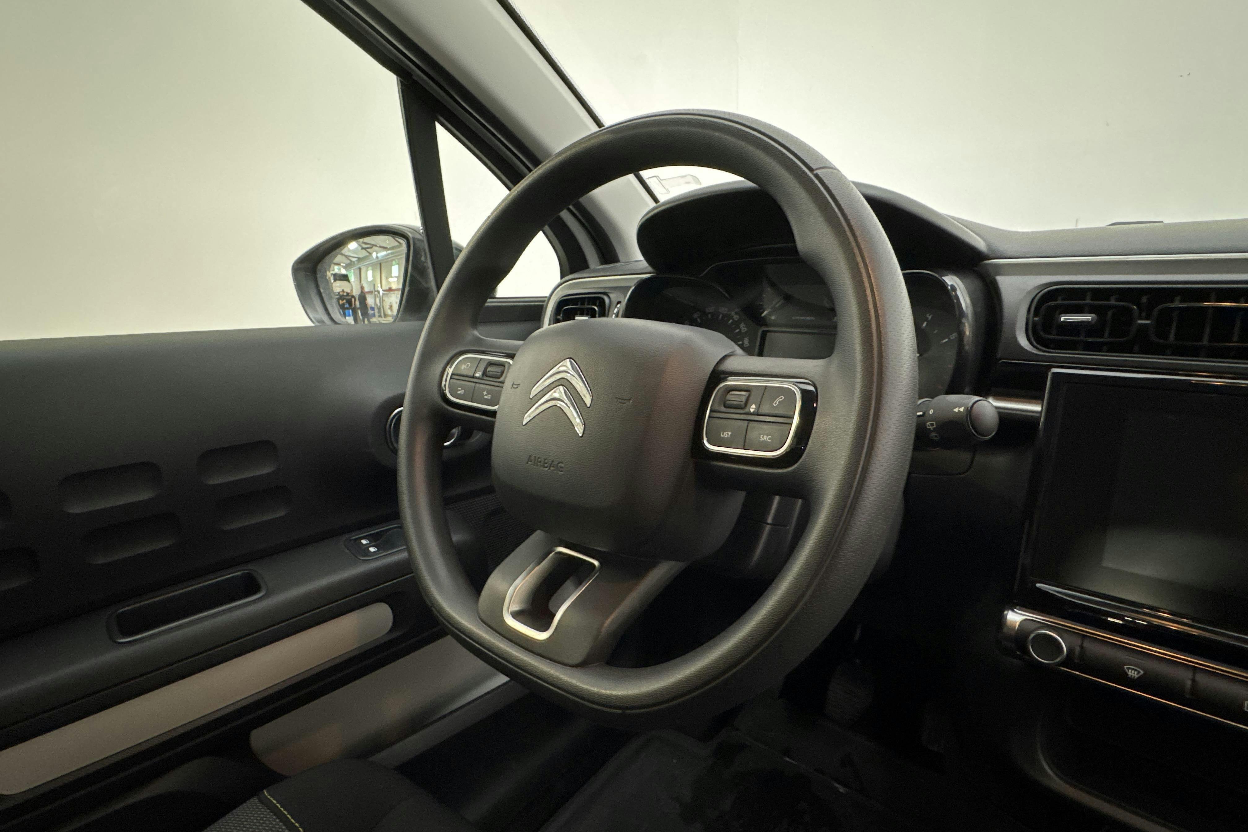 Vehicle Image 13