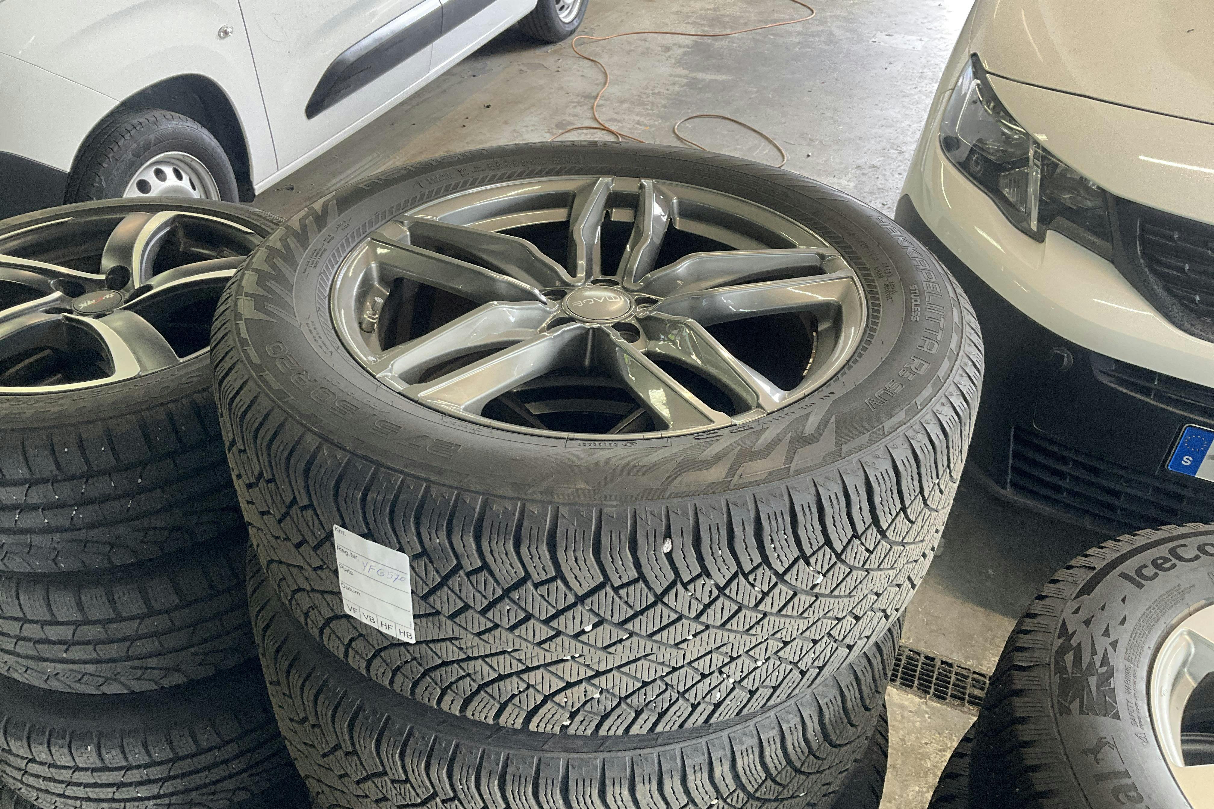 Vehicle Image 14
