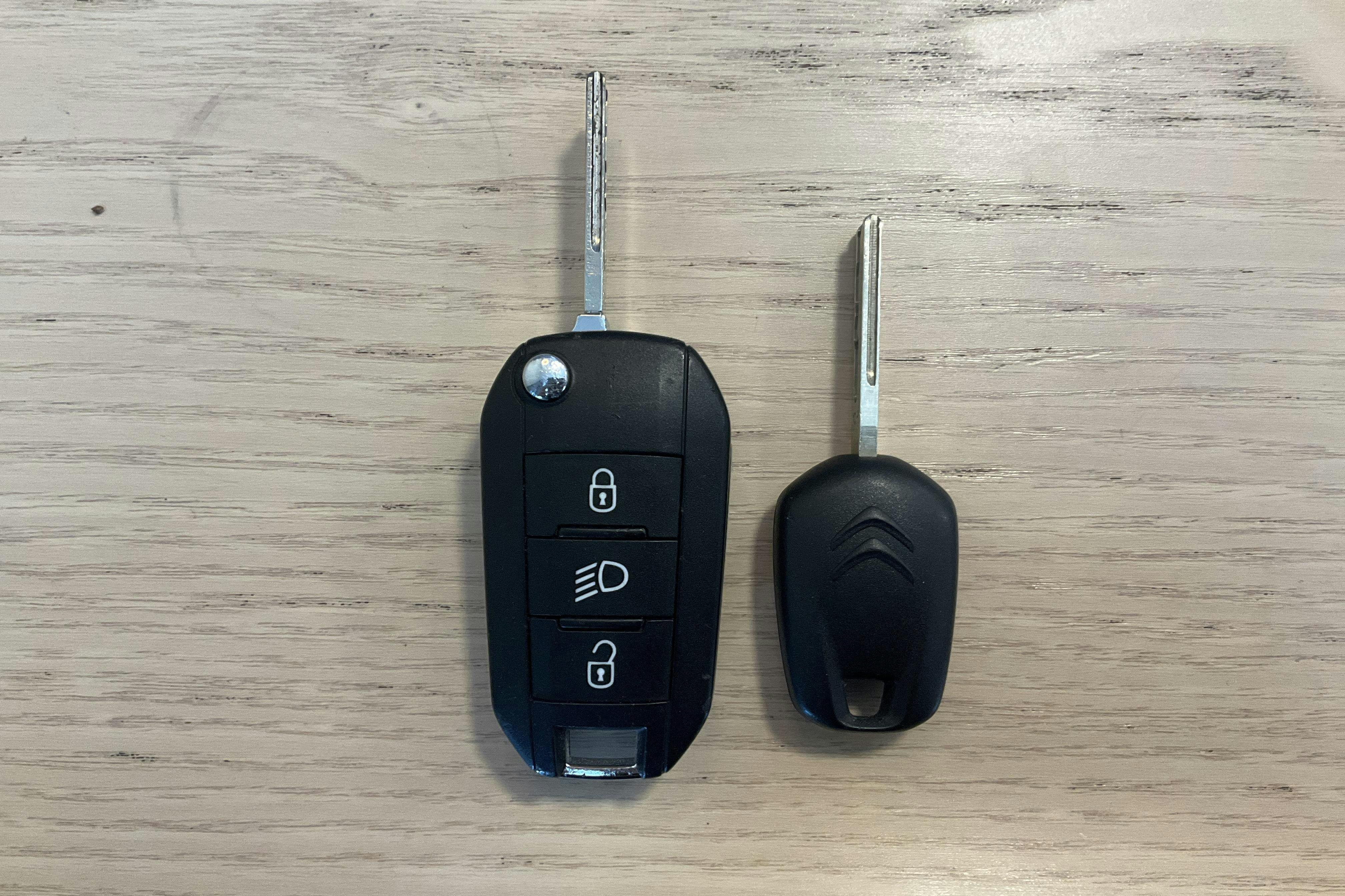 Vehicle Image 15
