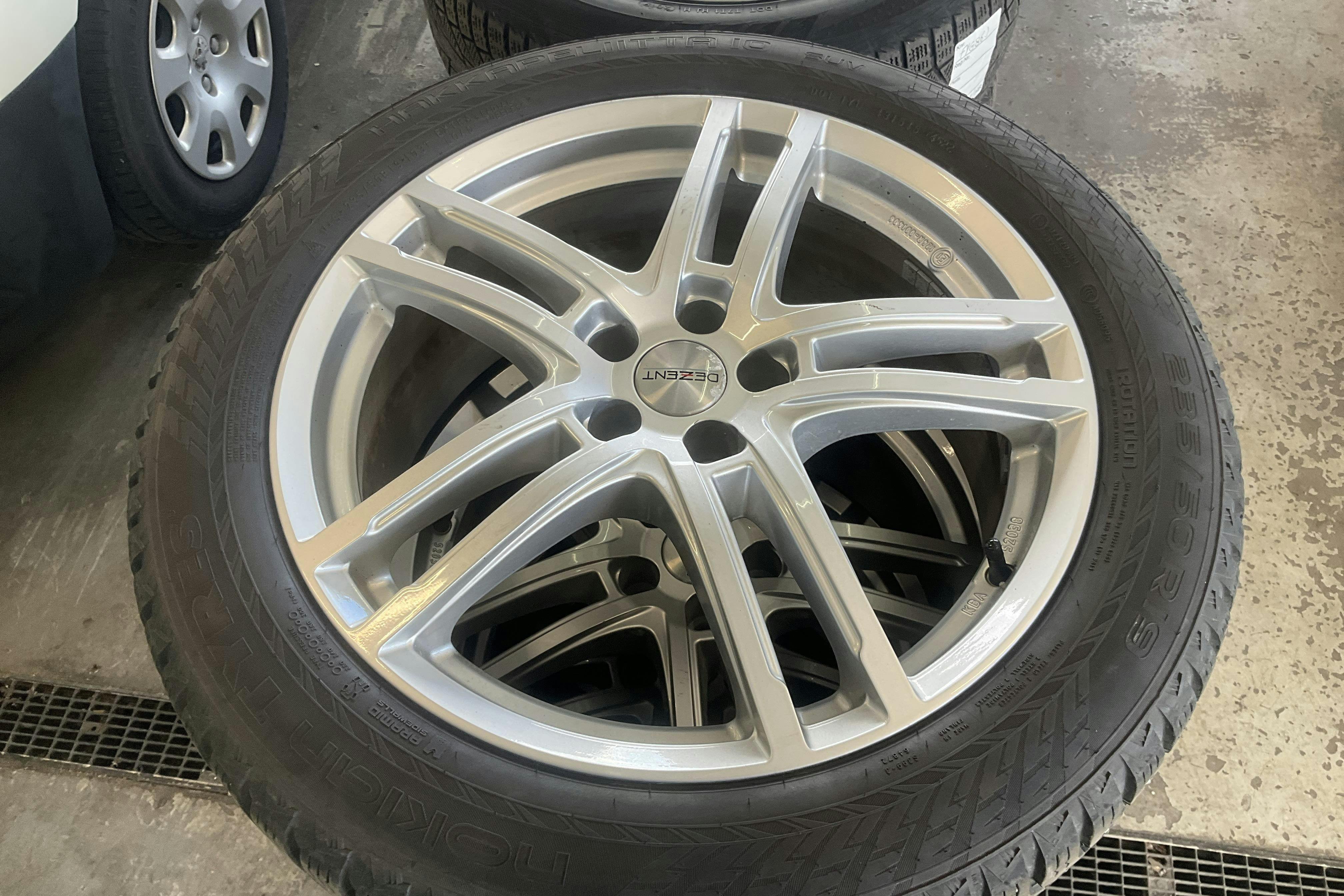 Vehicle Image 17