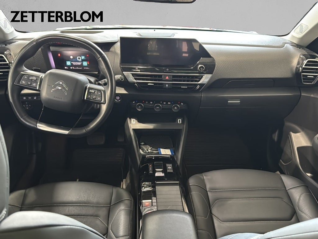 Vehicle Image 10