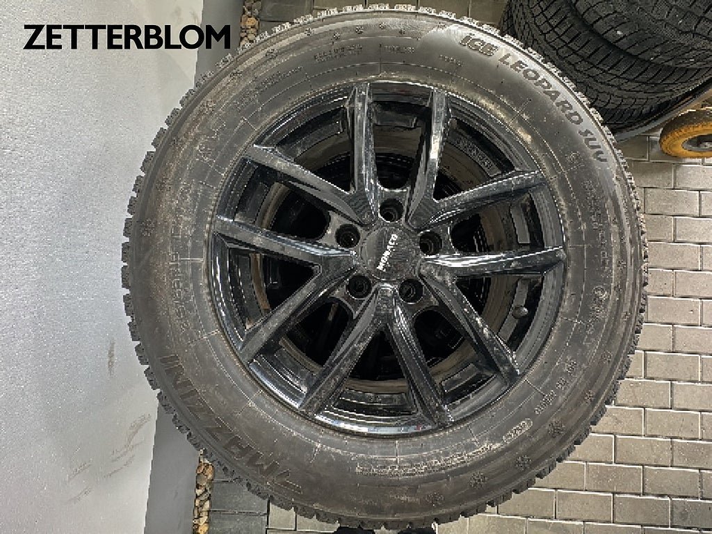Vehicle Image 13