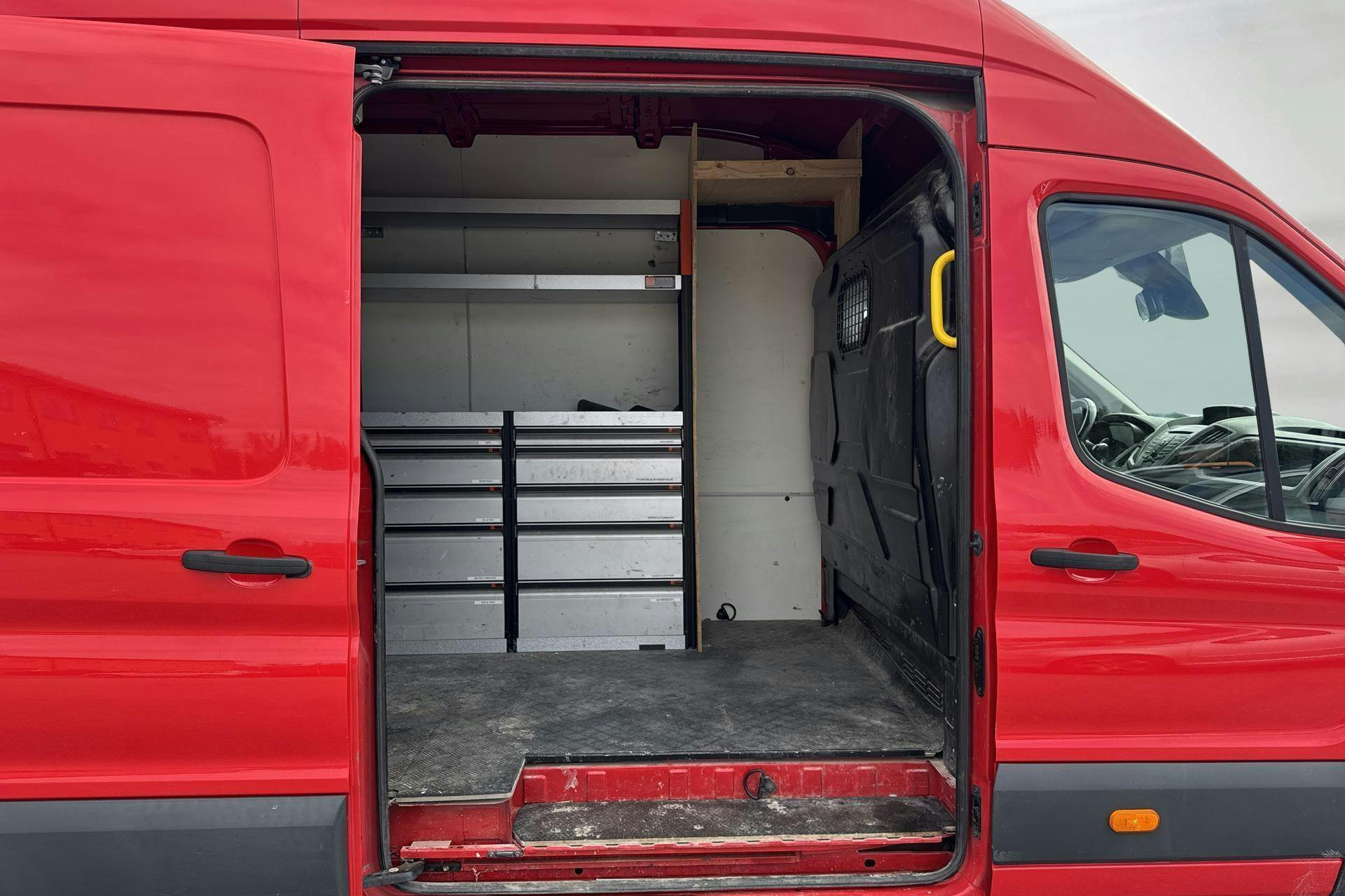 Vehicle Image 8