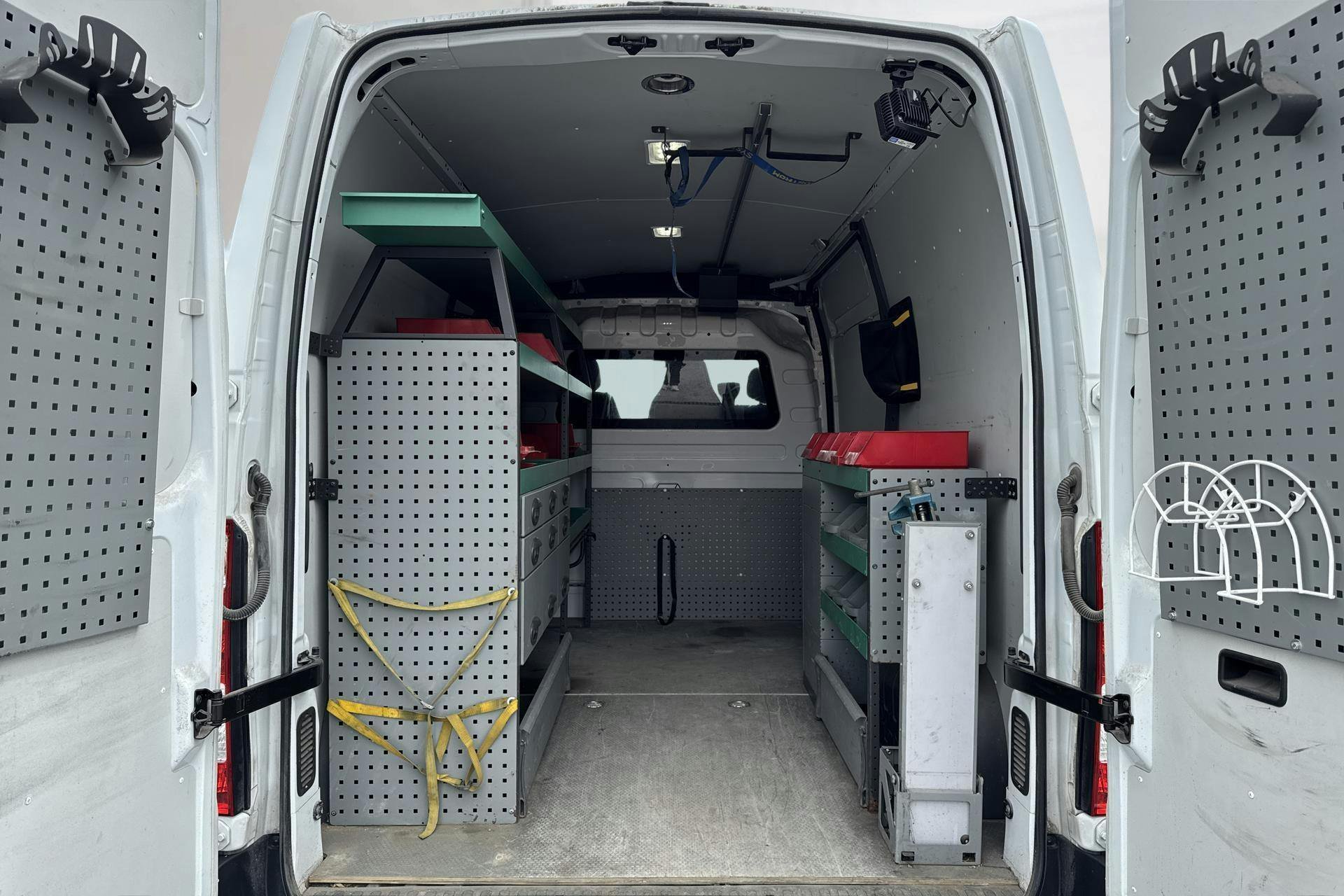 Vehicle Image 9