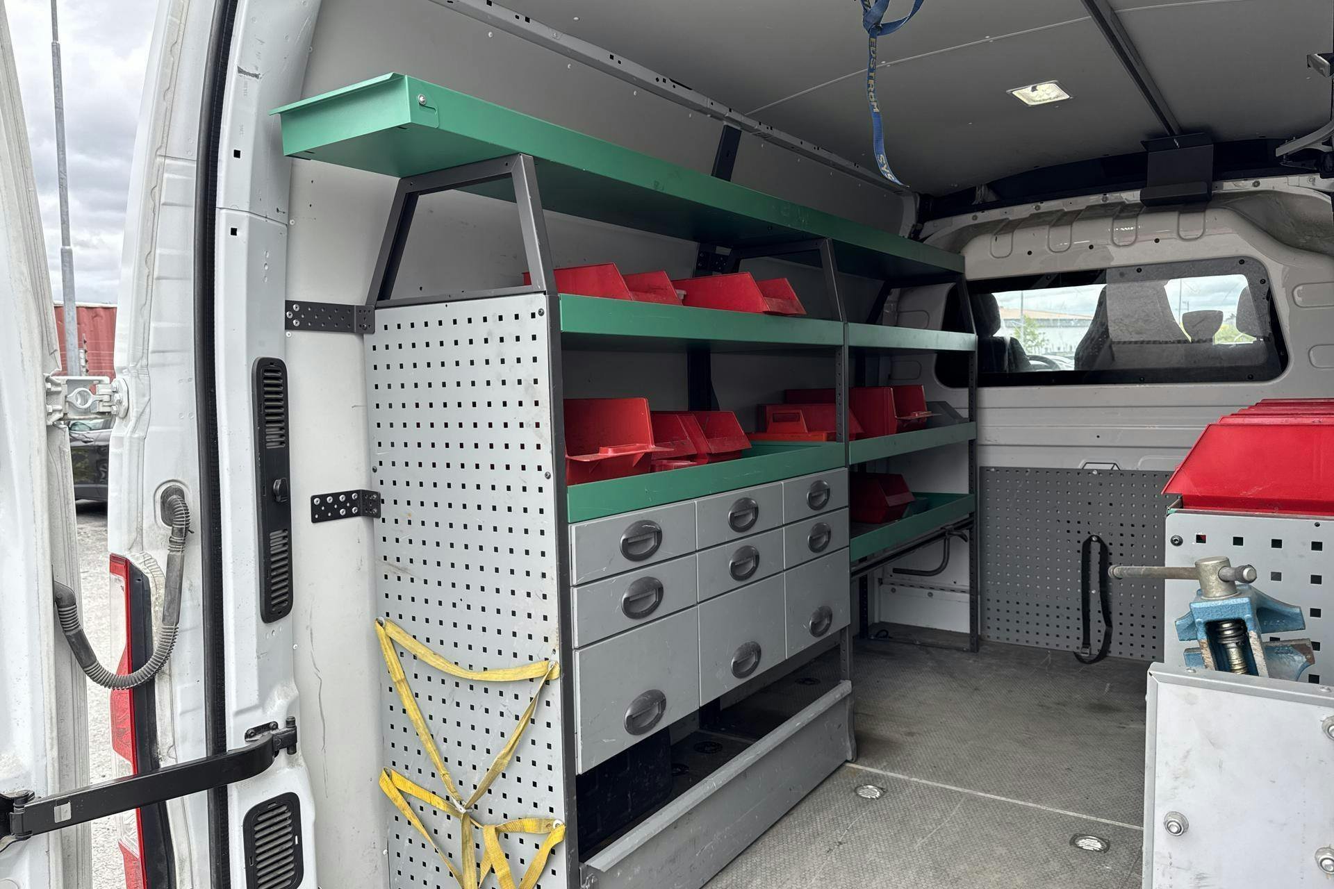 Vehicle Image 10