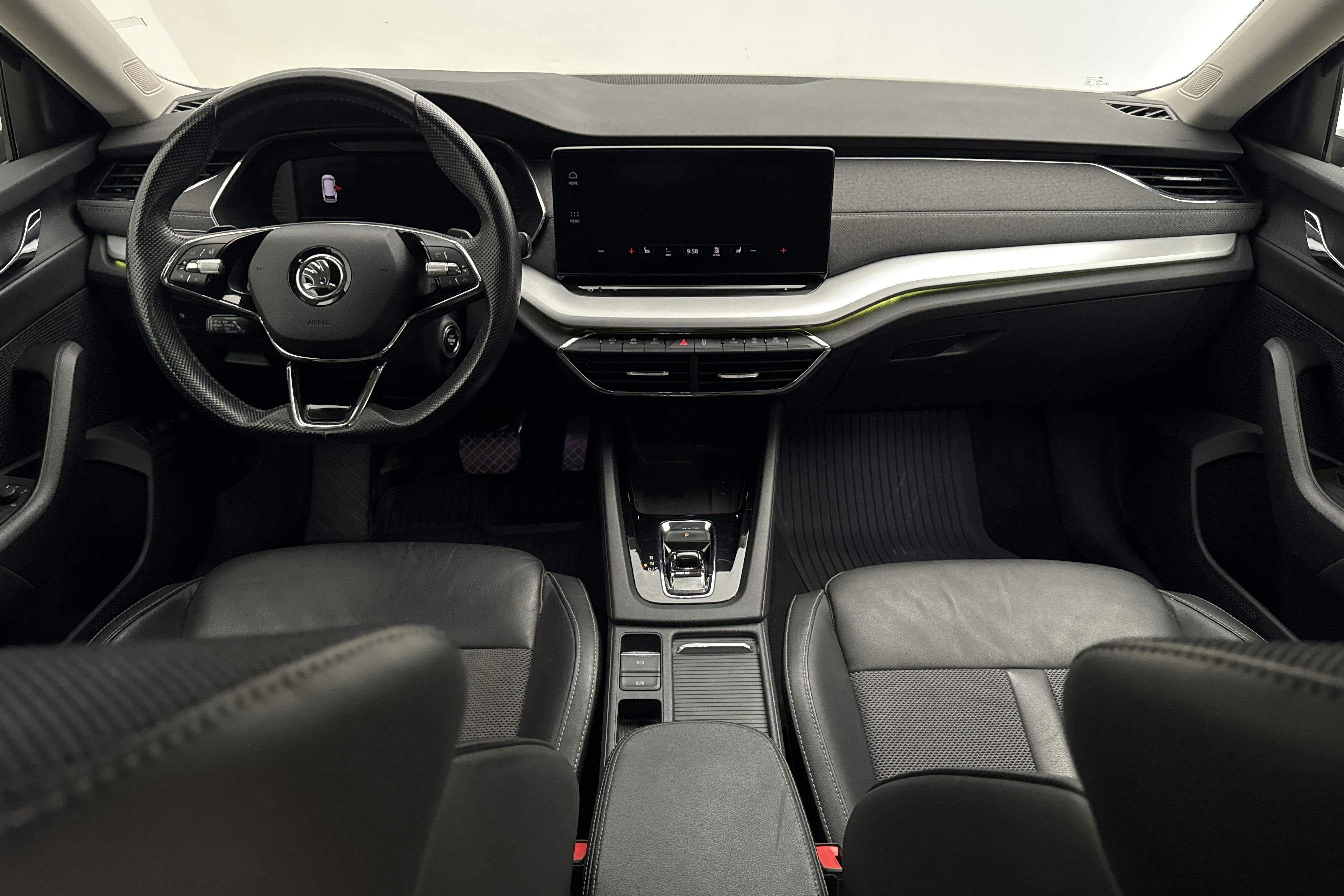 Vehicle Image 6