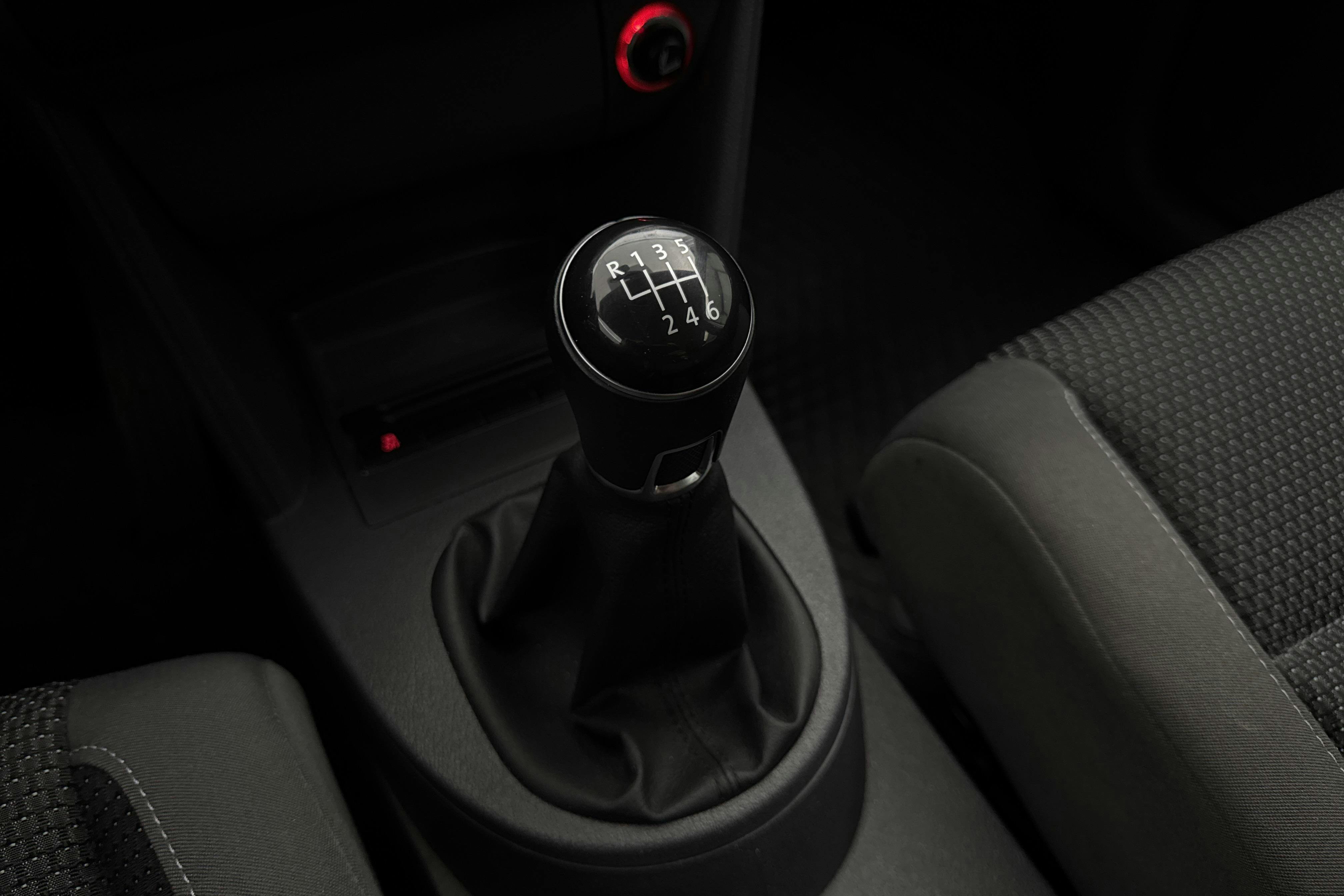 Vehicle Image 16