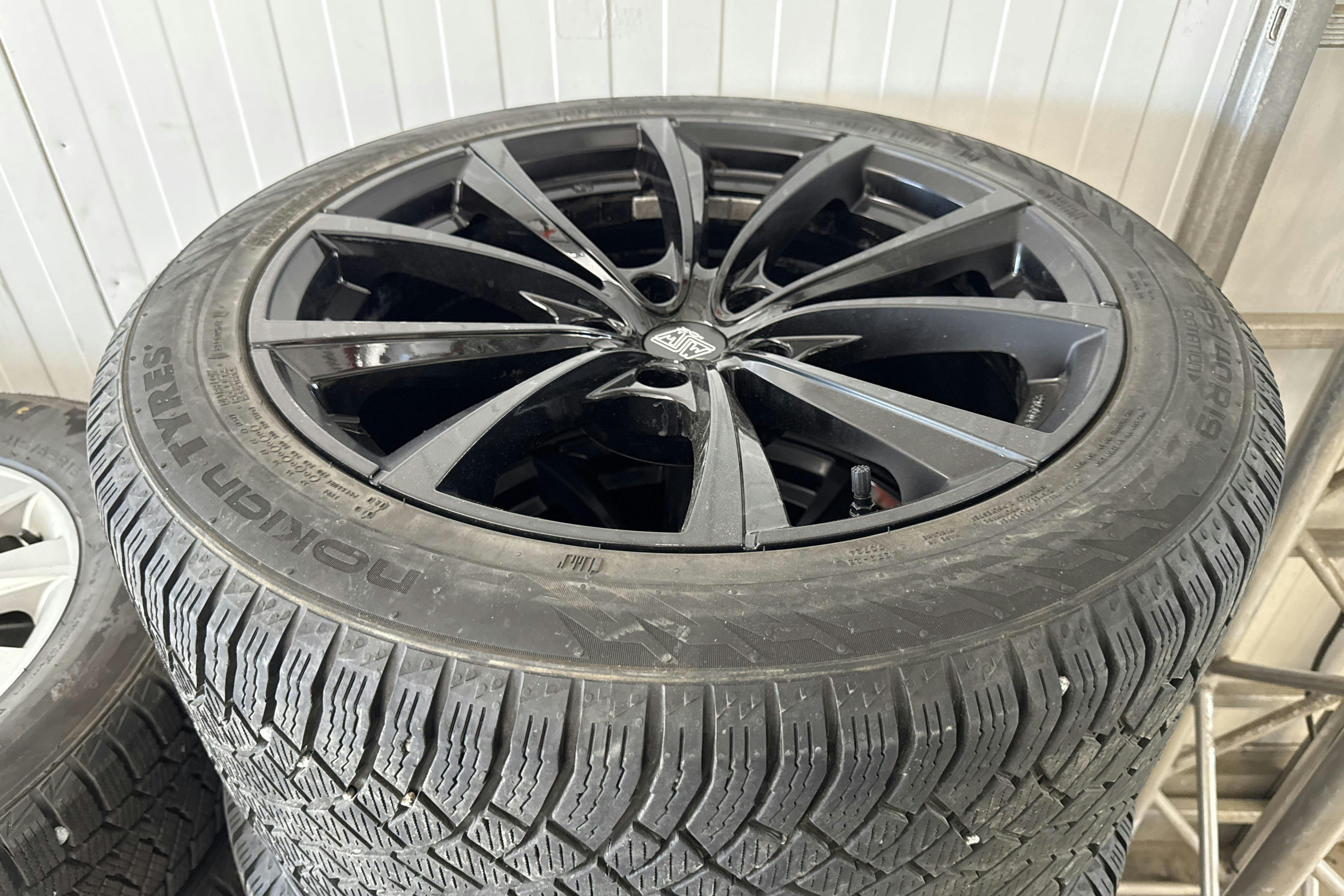 Vehicle Image 21
