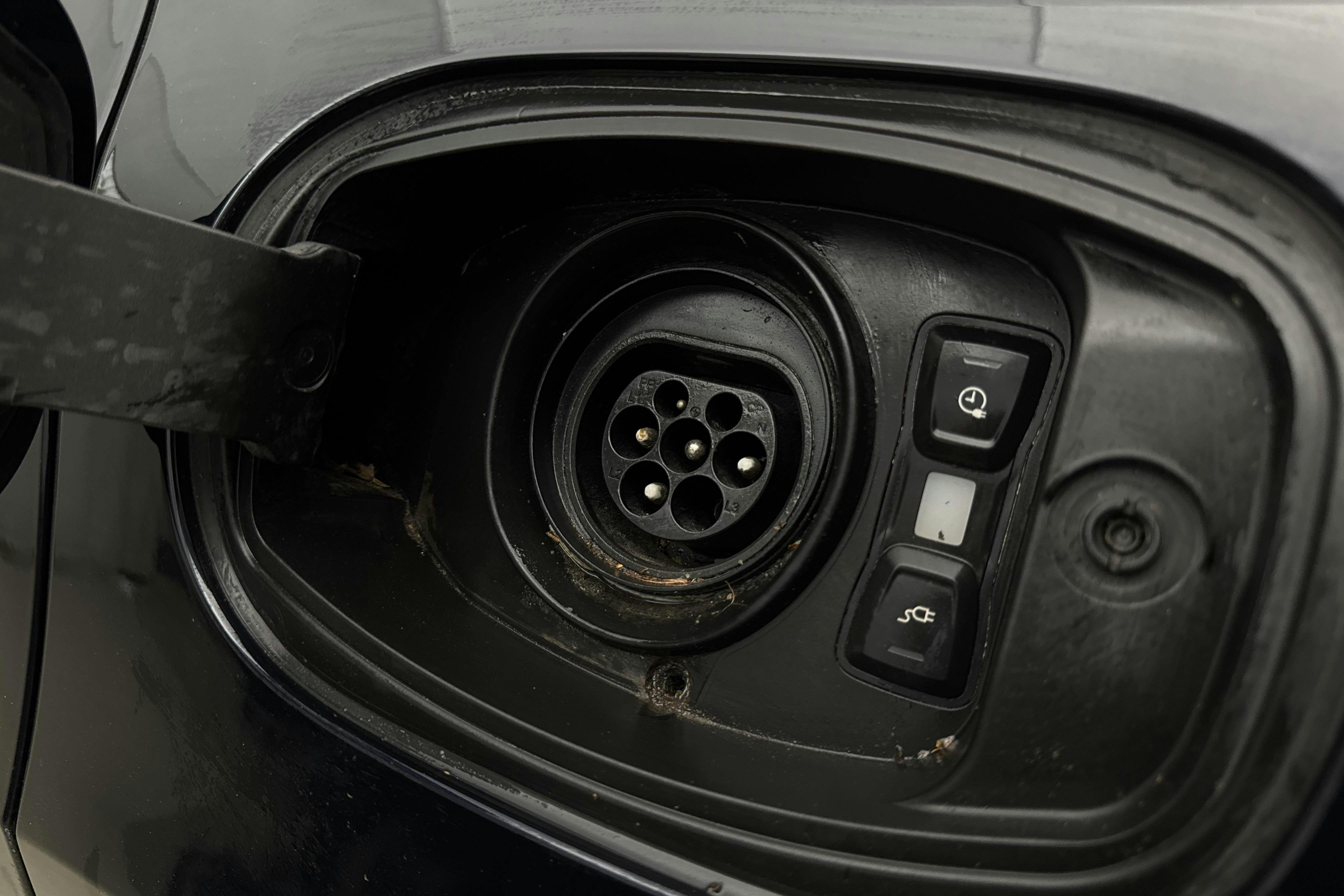 Vehicle Image 25