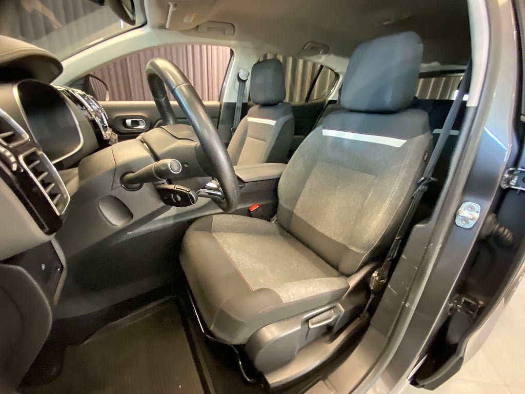 Vehicle Image 7