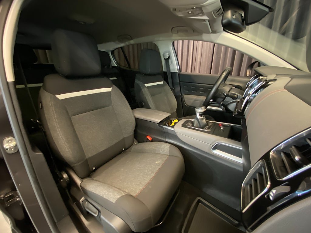 Vehicle Image 9