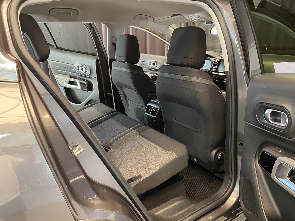 Vehicle Image 30
