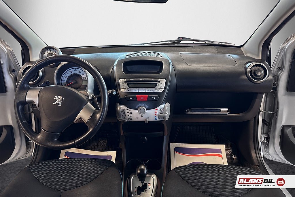 Vehicle Image 10