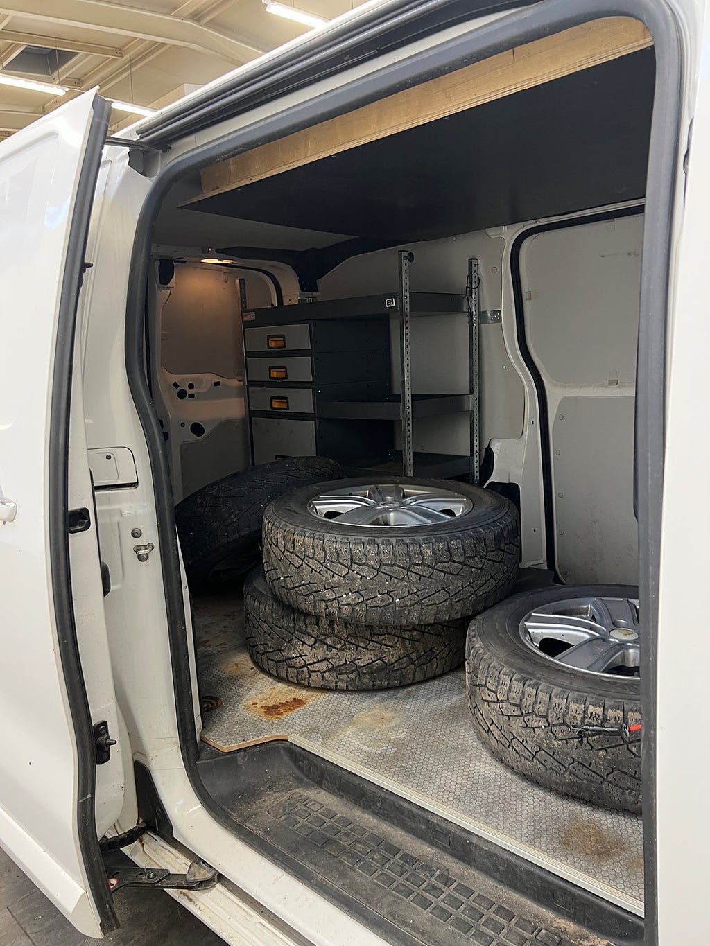 Vehicle Image 12