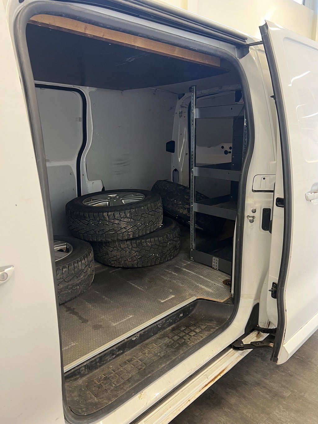 Vehicle Image 13