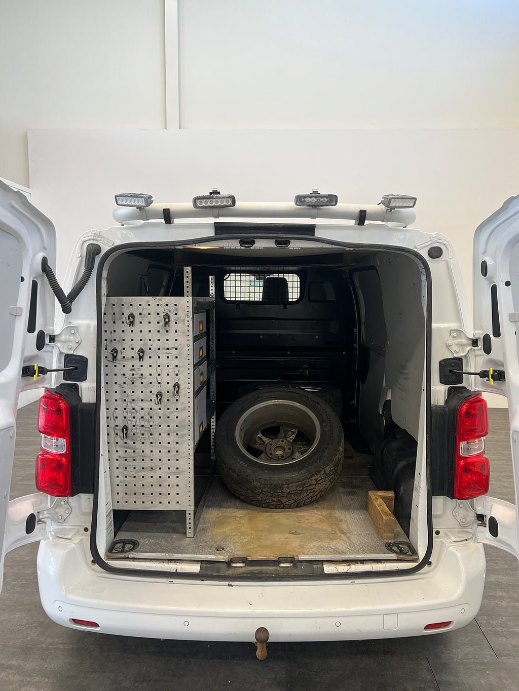 Vehicle Image 14