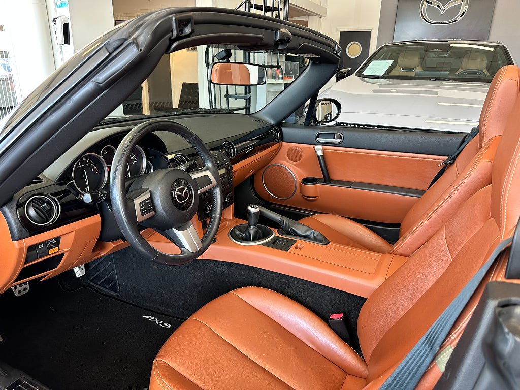 Vehicle Image 7