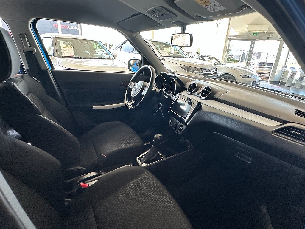 Vehicle Image 10