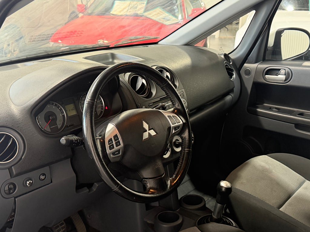 Vehicle Image 11