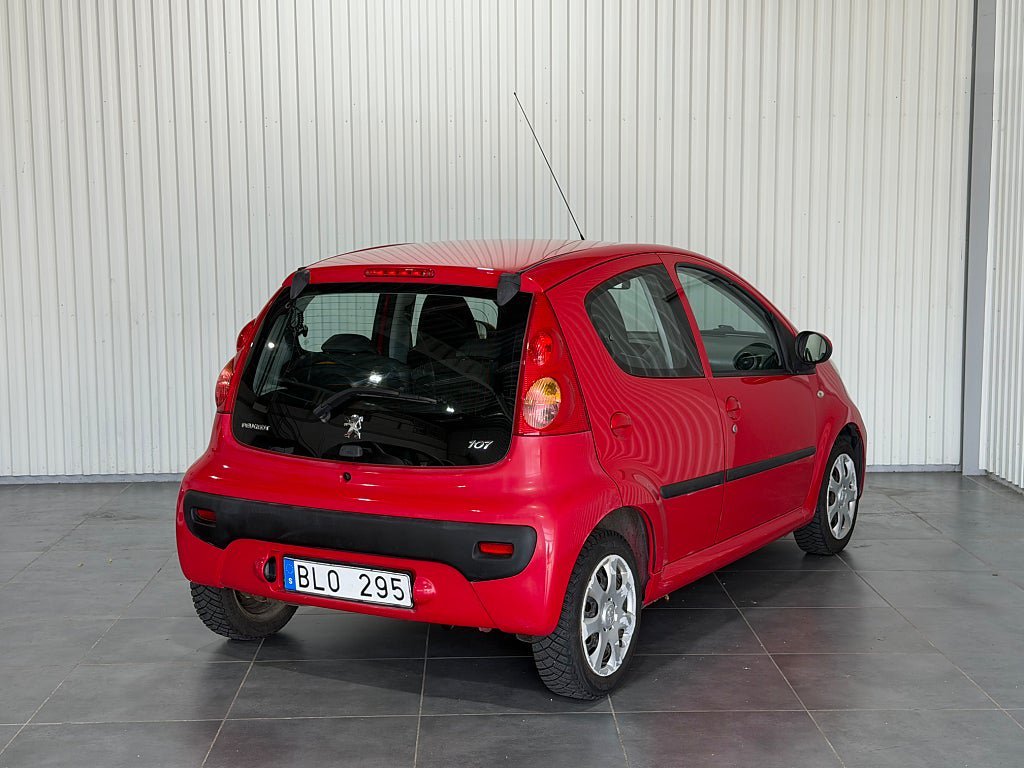 Vehicle Image 6
