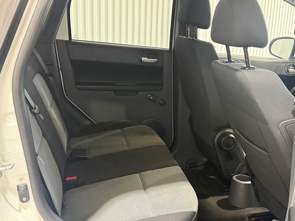 Vehicle Image 13