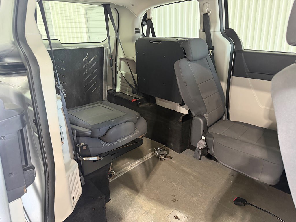Vehicle Image 12