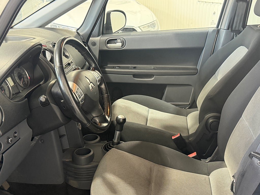 Vehicle Image 14