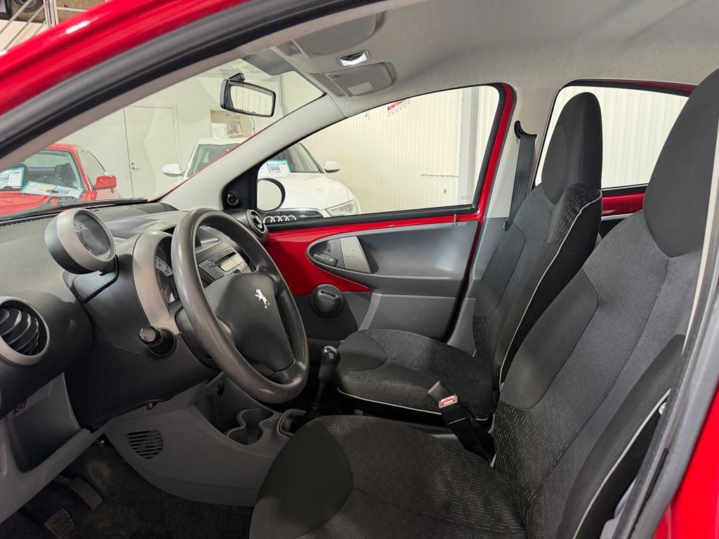 Vehicle Image 9