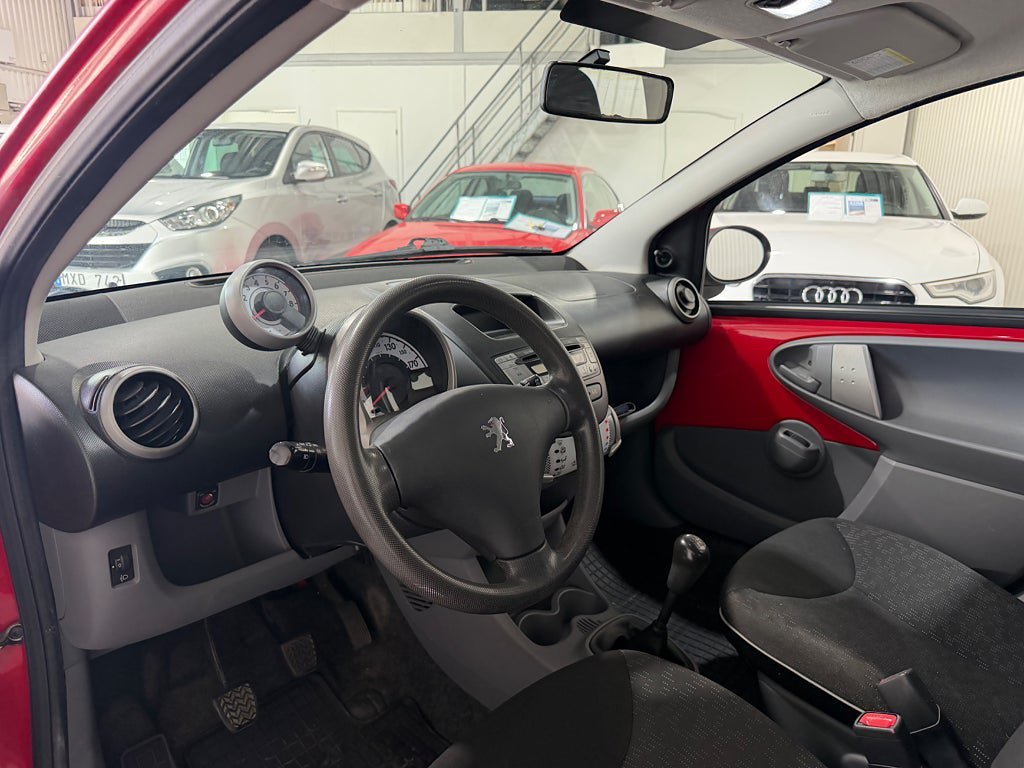 Vehicle Image 10