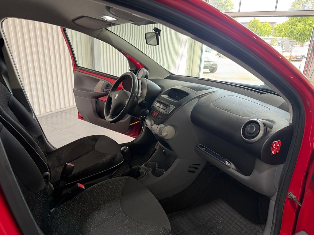 Vehicle Image 11