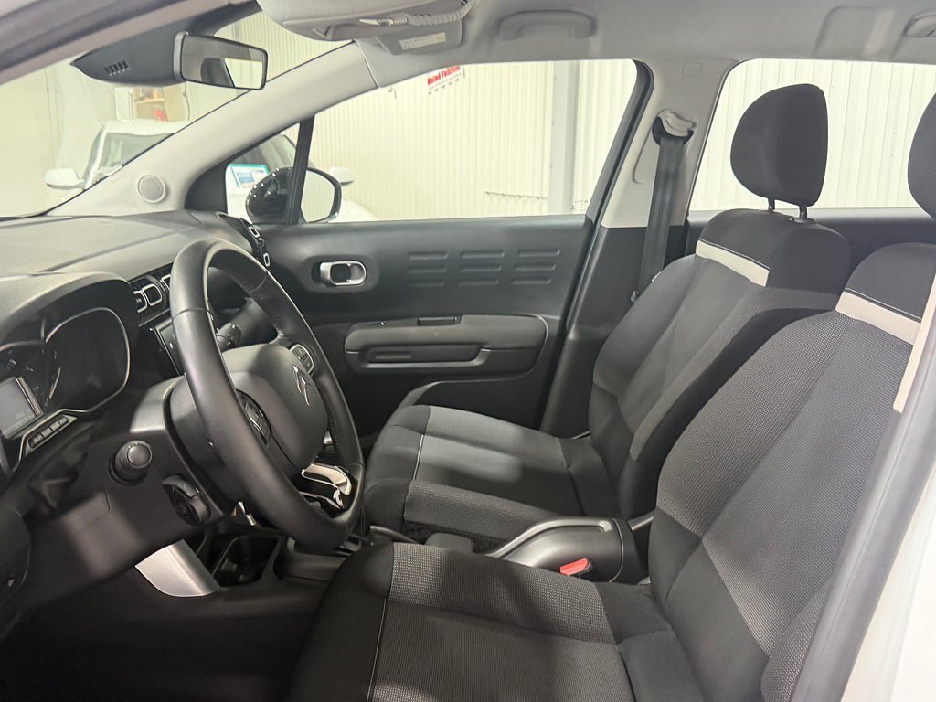 Vehicle Image 10