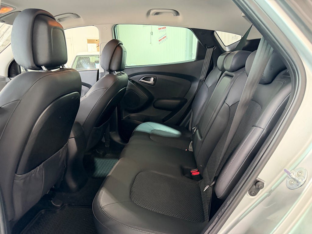 Vehicle Image 14
