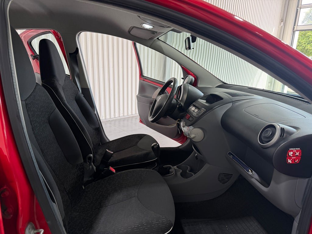 Vehicle Image 12