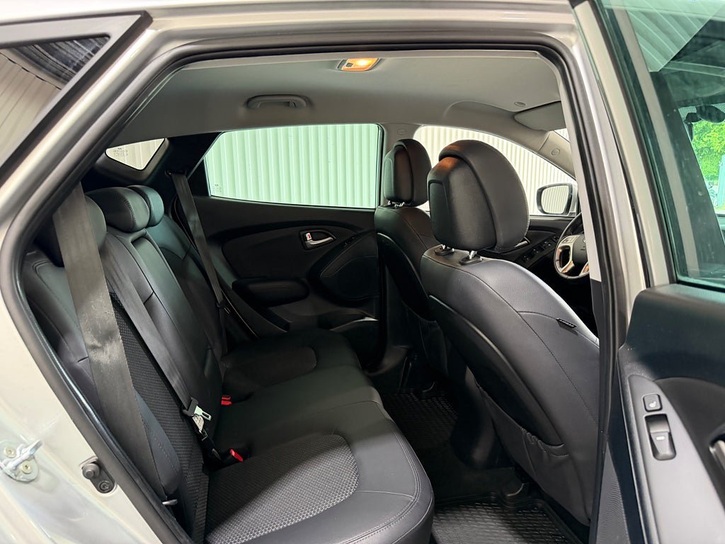 Vehicle Image 15