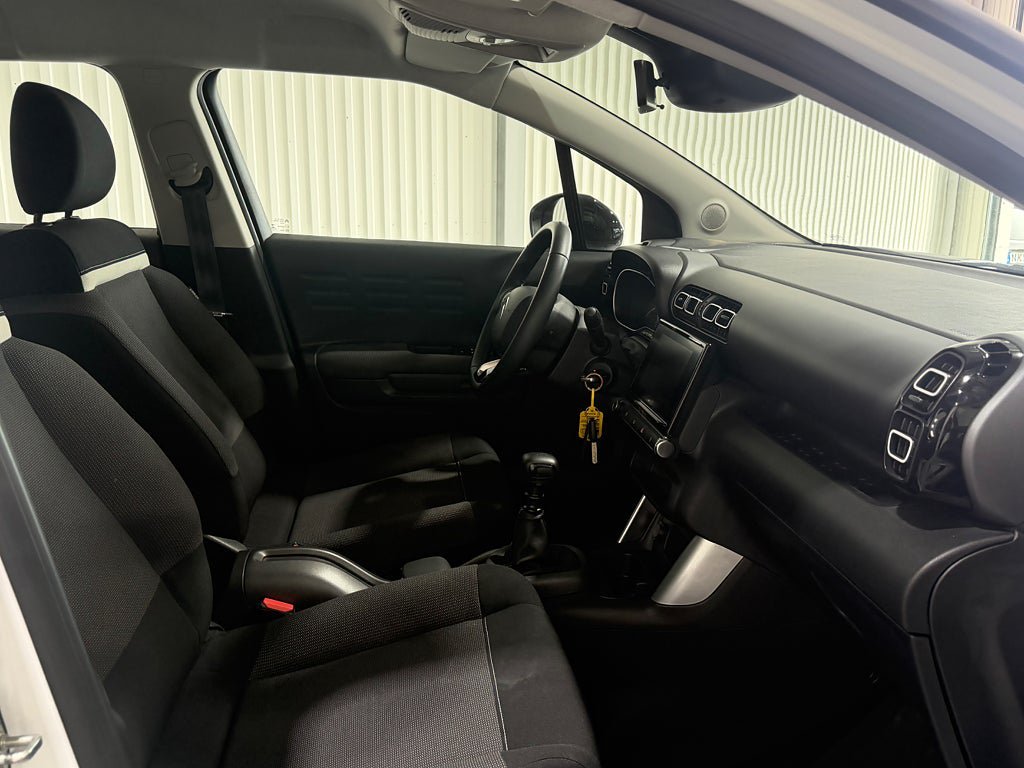 Vehicle Image 12