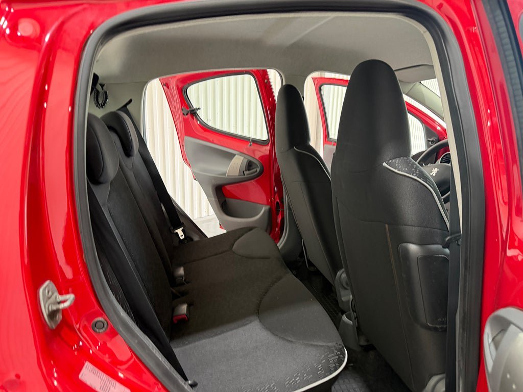 Vehicle Image 14