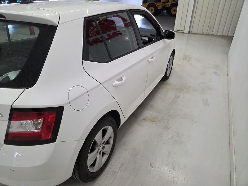Vehicle Image 6