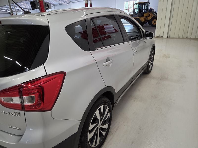 Vehicle Image 7