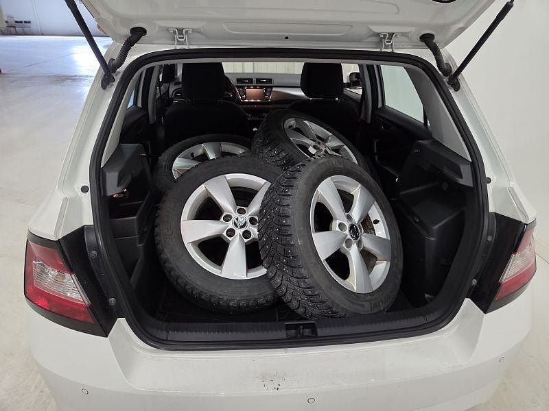 Vehicle Image 8