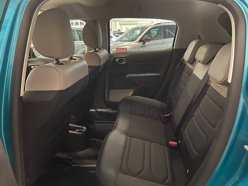Vehicle Image 9